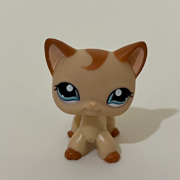 Littlest Pet Shop Stylin' Pets Runway Set with LPS #1022, #1023, #1024 - Picture 7 of 8